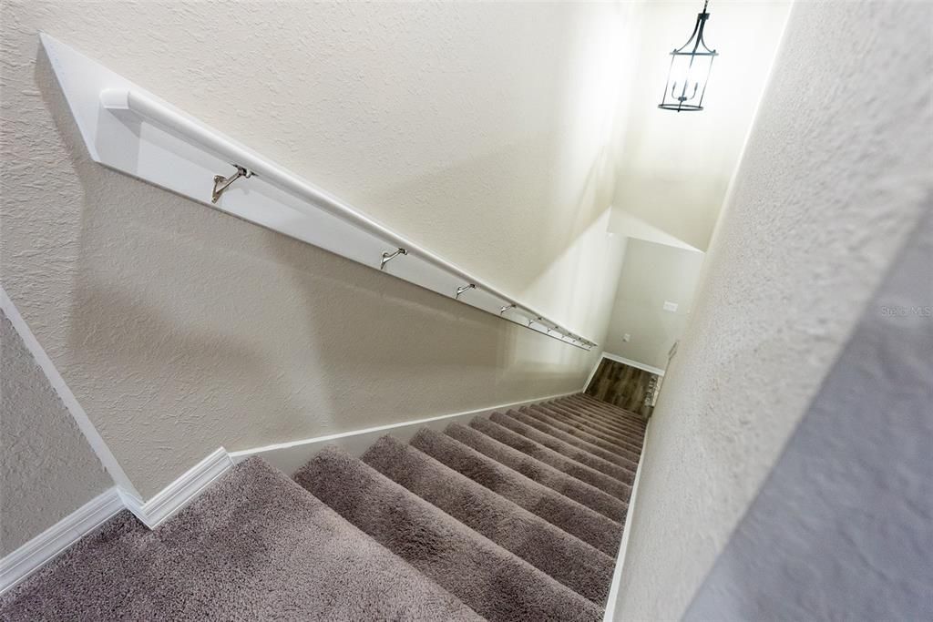 合同活跃: $388,000 (4 贝兹, 3 浴室, 2888 平方英尺)