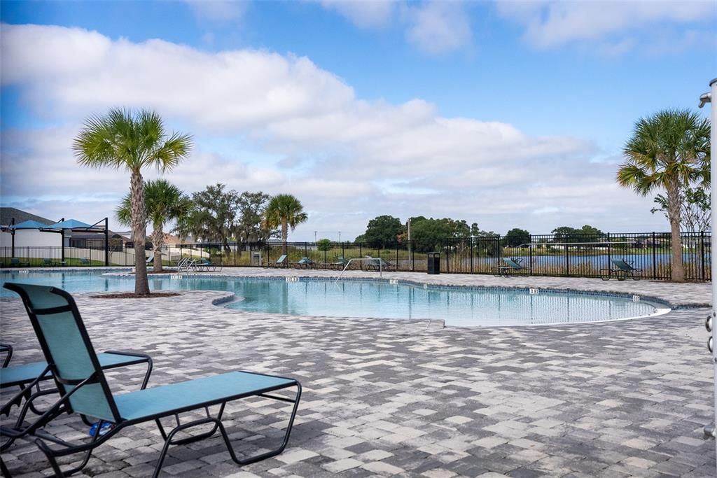 合同活跃: $388,000 (4 贝兹, 3 浴室, 2888 平方英尺)