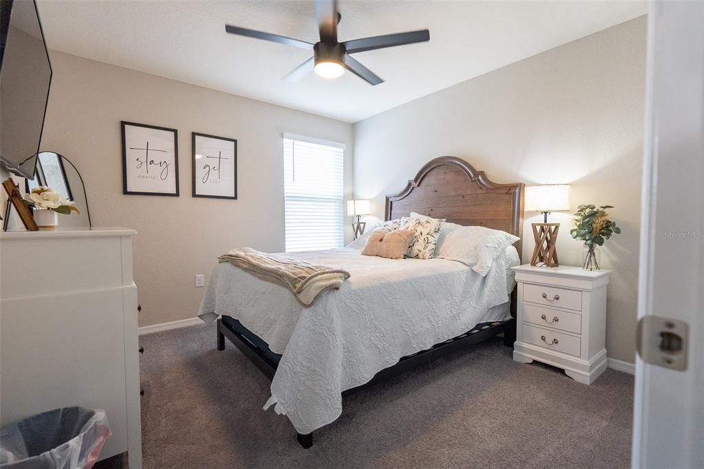 合同活跃: $388,000 (4 贝兹, 3 浴室, 2888 平方英尺)