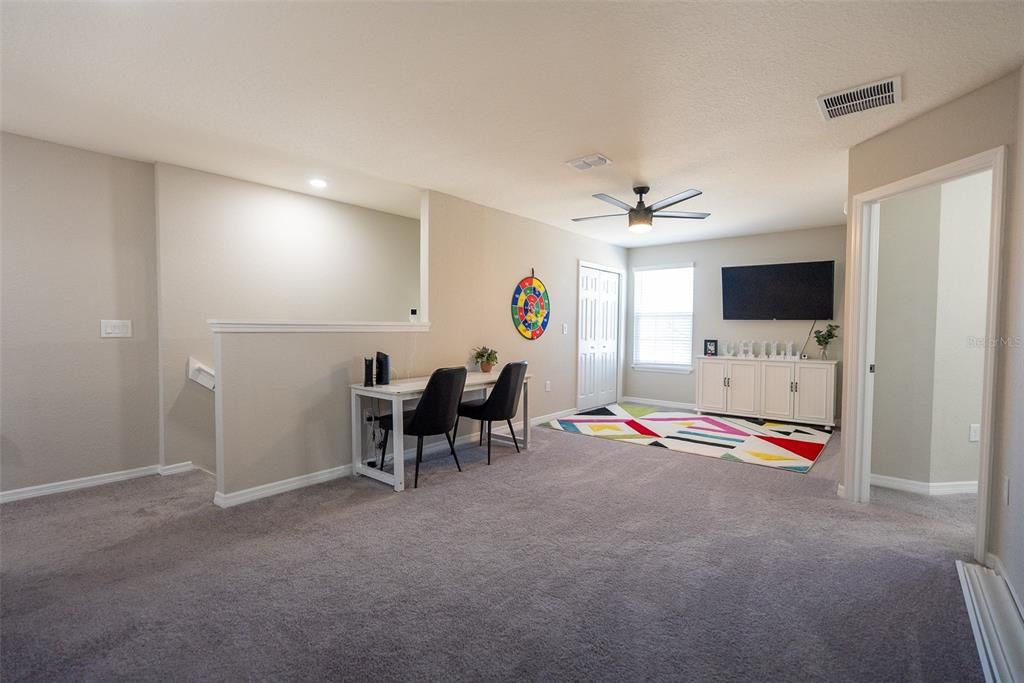 合同活跃: $388,000 (4 贝兹, 3 浴室, 2888 平方英尺)