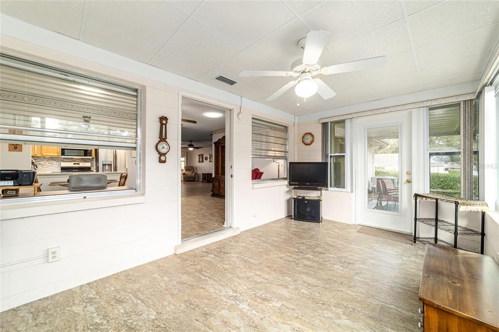 For Sale: $139,900 (2 beds, 2 baths, 1528 Square Feet)