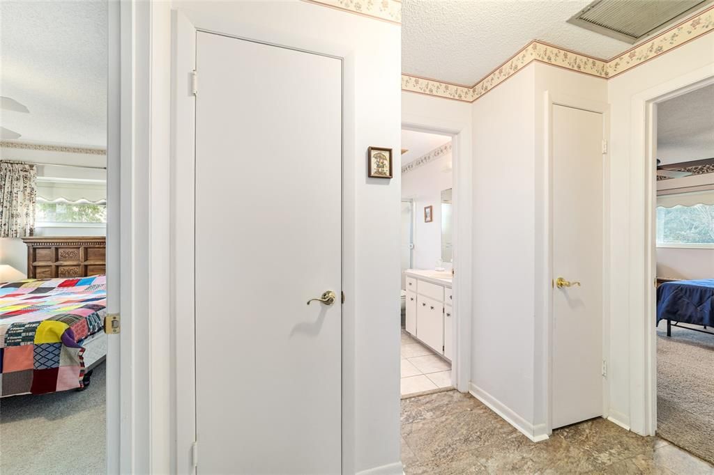 For Sale: $139,900 (2 beds, 2 baths, 1528 Square Feet)