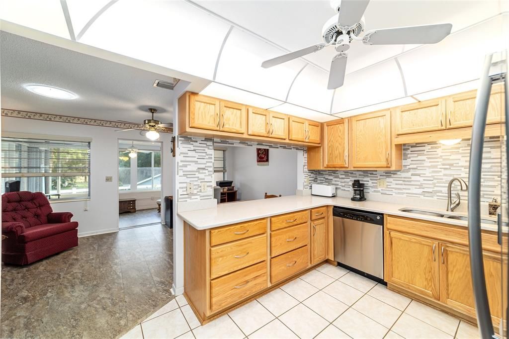 For Sale: $139,900 (2 beds, 2 baths, 1528 Square Feet)