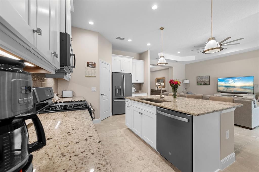 Active With Contract: $787,000 (3 beds, 2 baths, 2436 Square Feet)