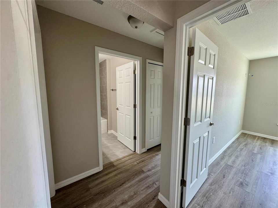 Activo con contrato: $375,000 (4 camas, 2 baños, 1927 Pies cuadrados)