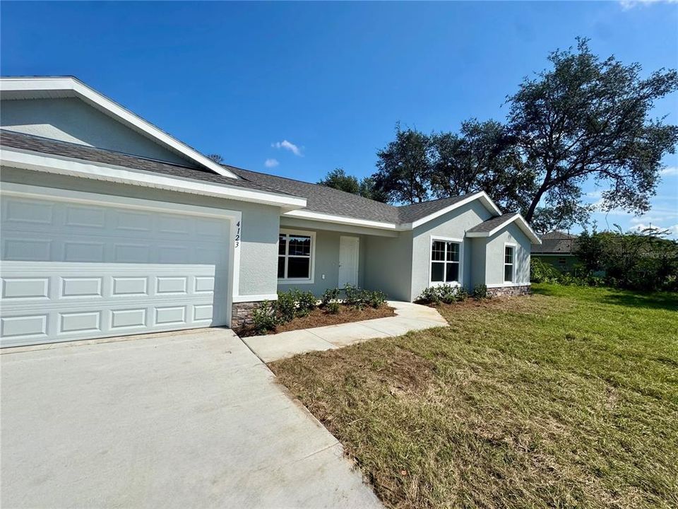 Activo con contrato: $375,000 (4 camas, 2 baños, 1927 Pies cuadrados)