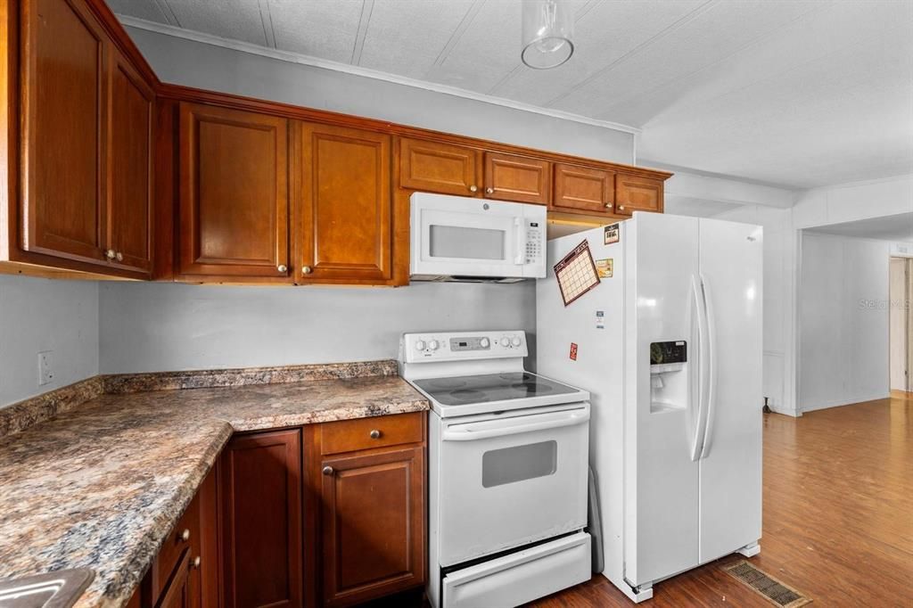 На продажу: $175,000 (2 спален, 2 ванн, 1248 Квадратных фут)