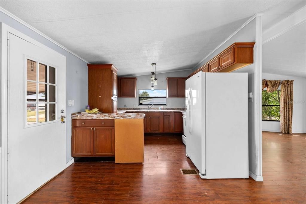 На продажу: $175,000 (2 спален, 2 ванн, 1248 Квадратных фут)