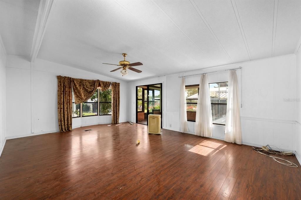 На продажу: $175,000 (2 спален, 2 ванн, 1248 Квадратных фут)