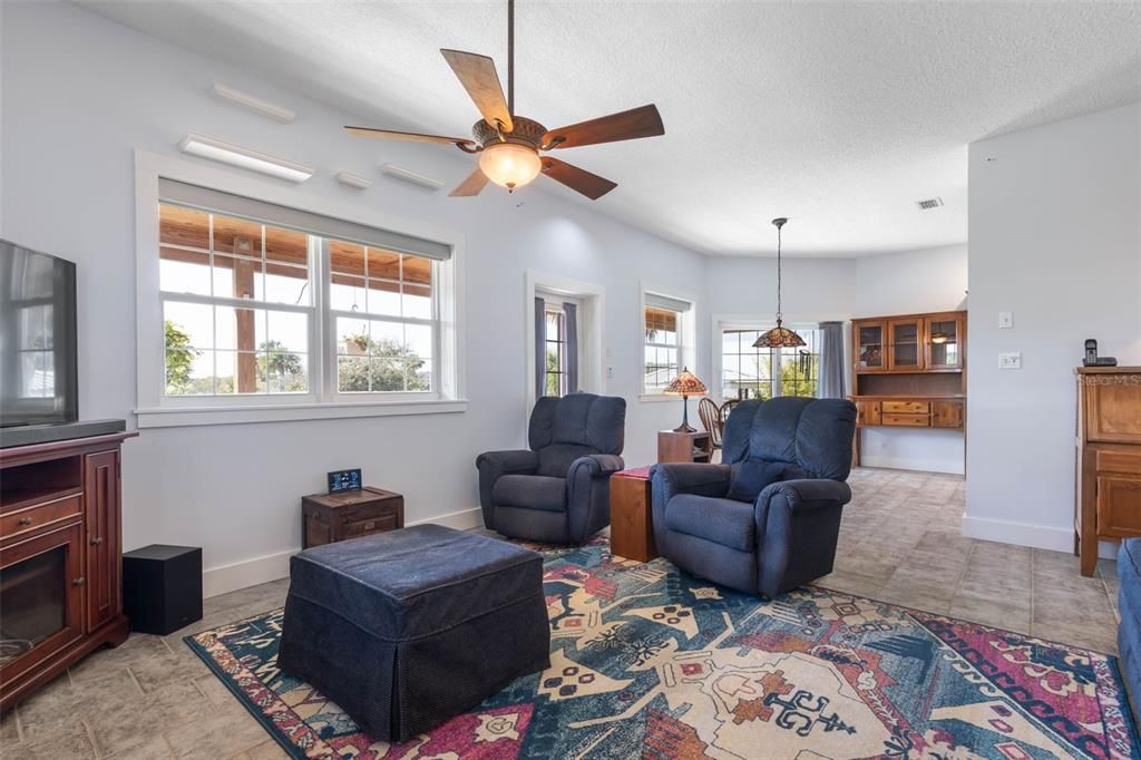 待售: $1,395,000 (3 贝兹, 3 浴室, 1988 平方英尺)