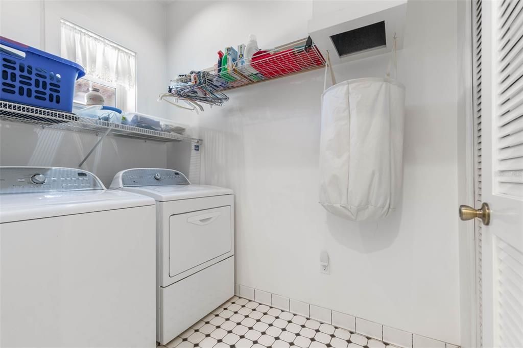 待售: $1,395,000 (3 贝兹, 3 浴室, 1988 平方英尺)