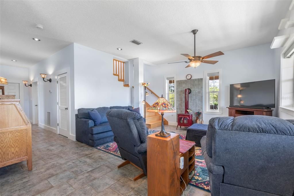 待售: $1,395,000 (3 贝兹, 3 浴室, 1988 平方英尺)