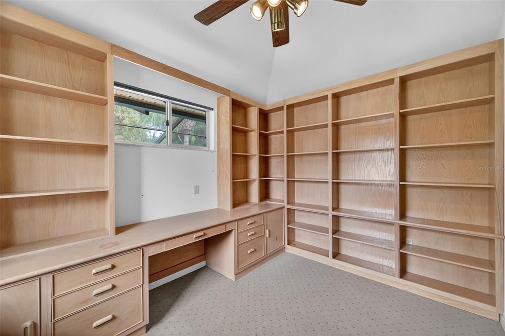 Active With Contract: $324,900 (3 beds, 2 baths, 1741 Square Feet)