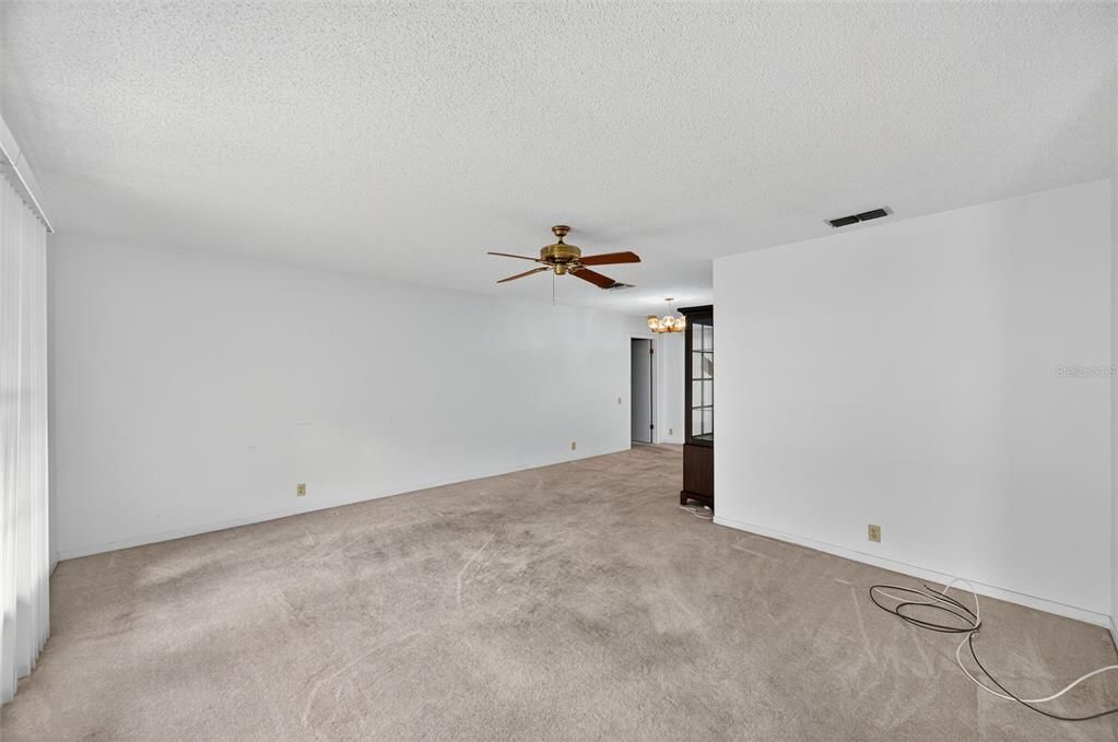 Active With Contract: $324,900 (3 beds, 2 baths, 1741 Square Feet)