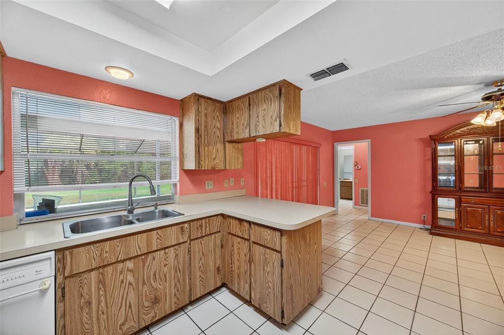 Active With Contract: $324,900 (3 beds, 2 baths, 1741 Square Feet)