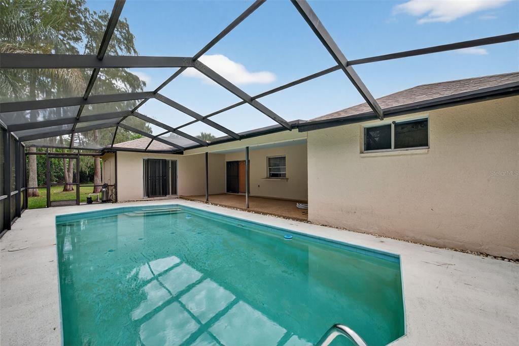 Active With Contract: $324,900 (3 beds, 2 baths, 1741 Square Feet)