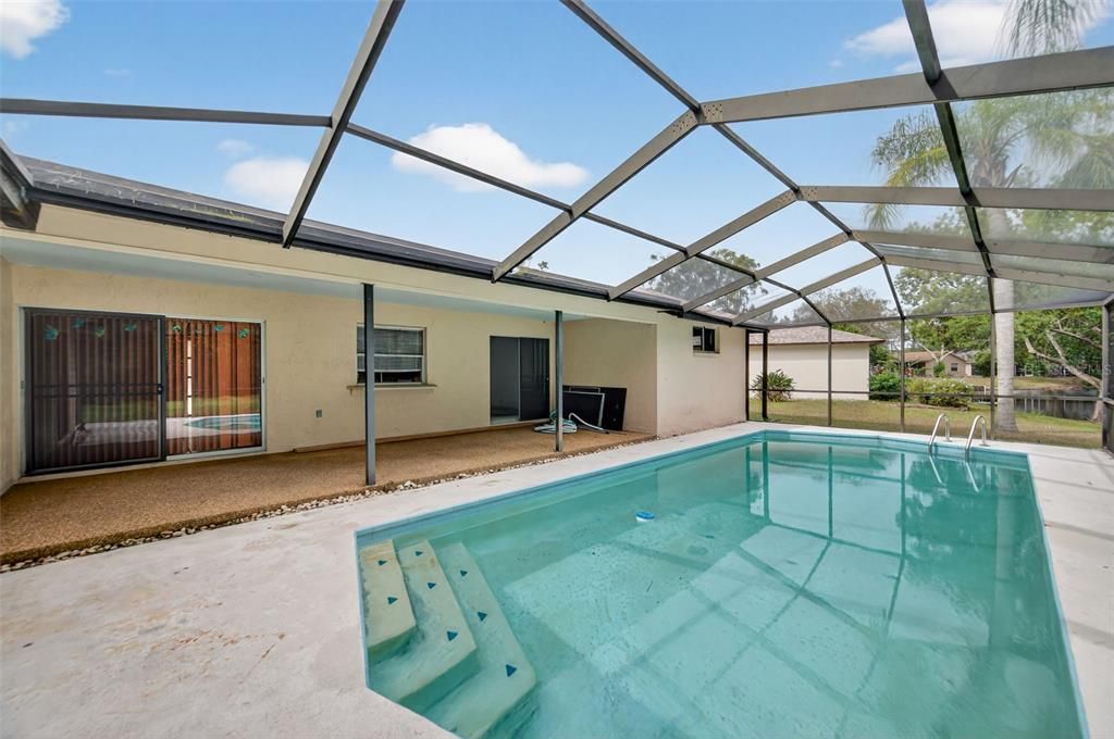 Active With Contract: $324,900 (3 beds, 2 baths, 1741 Square Feet)