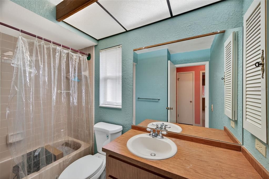 Active With Contract: $324,900 (3 beds, 2 baths, 1741 Square Feet)