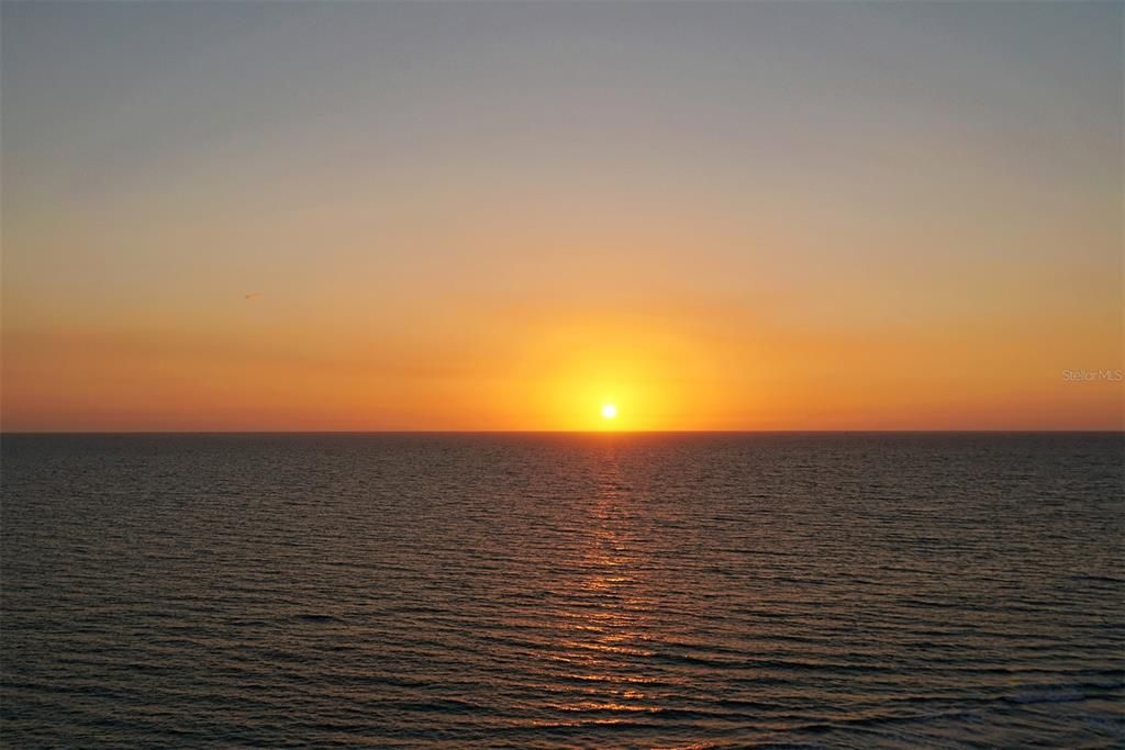 For Sale: $975,000 (2 beds, 2 baths, 1235 Square Feet)