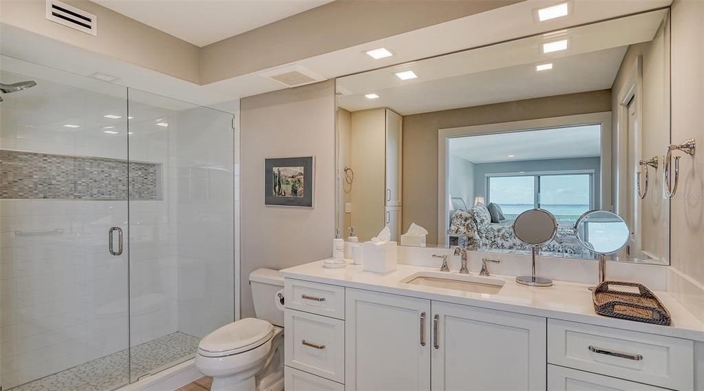 For Sale: $975,000 (2 beds, 2 baths, 1235 Square Feet)