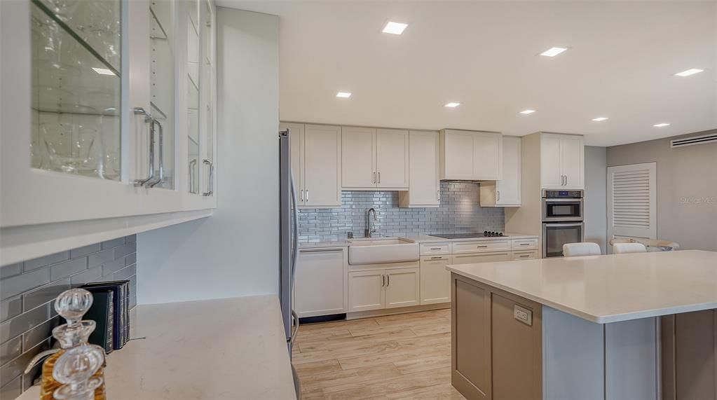 For Sale: $975,000 (2 beds, 2 baths, 1235 Square Feet)