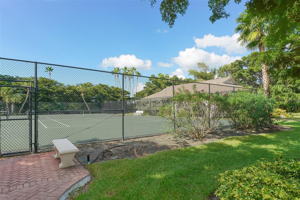 For Sale: $975,000 (2 beds, 2 baths, 1235 Square Feet)