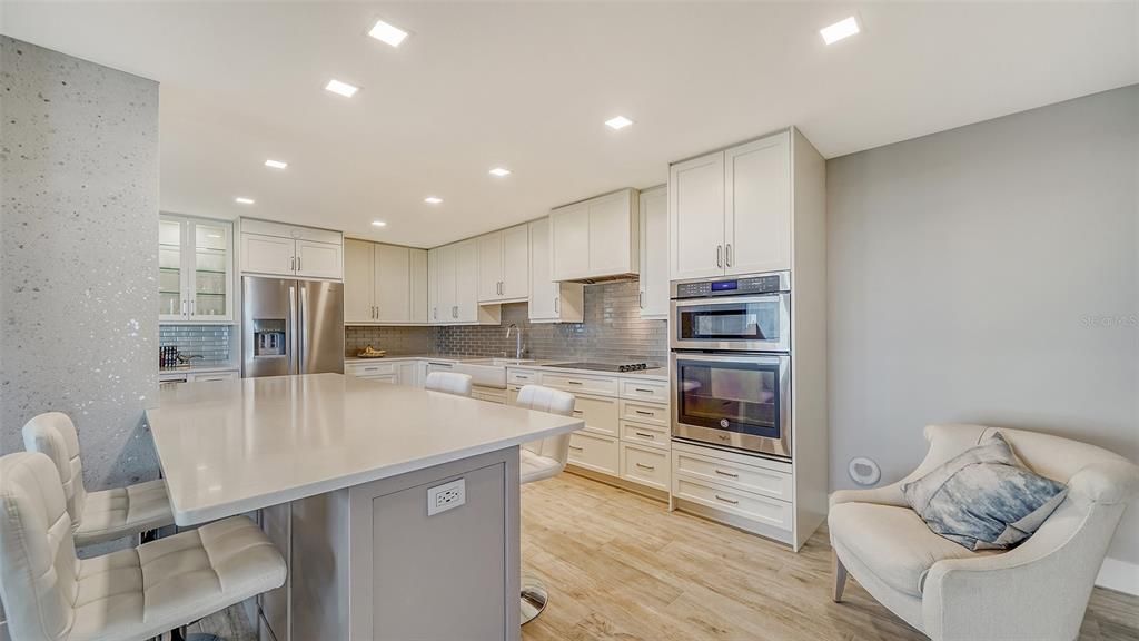 For Sale: $975,000 (2 beds, 2 baths, 1235 Square Feet)