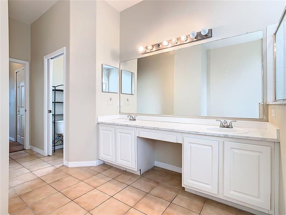 Active With Contract: $395,000 (5 beds, 4 baths, 2582 Square Feet)