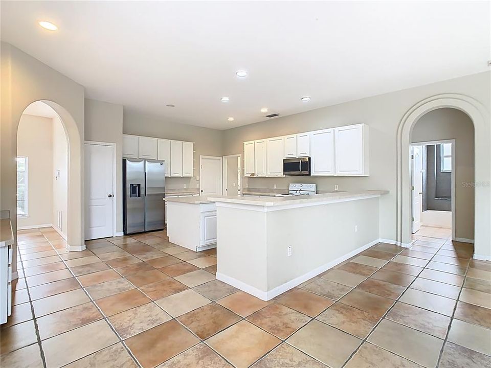 Active With Contract: $395,000 (5 beds, 4 baths, 2582 Square Feet)