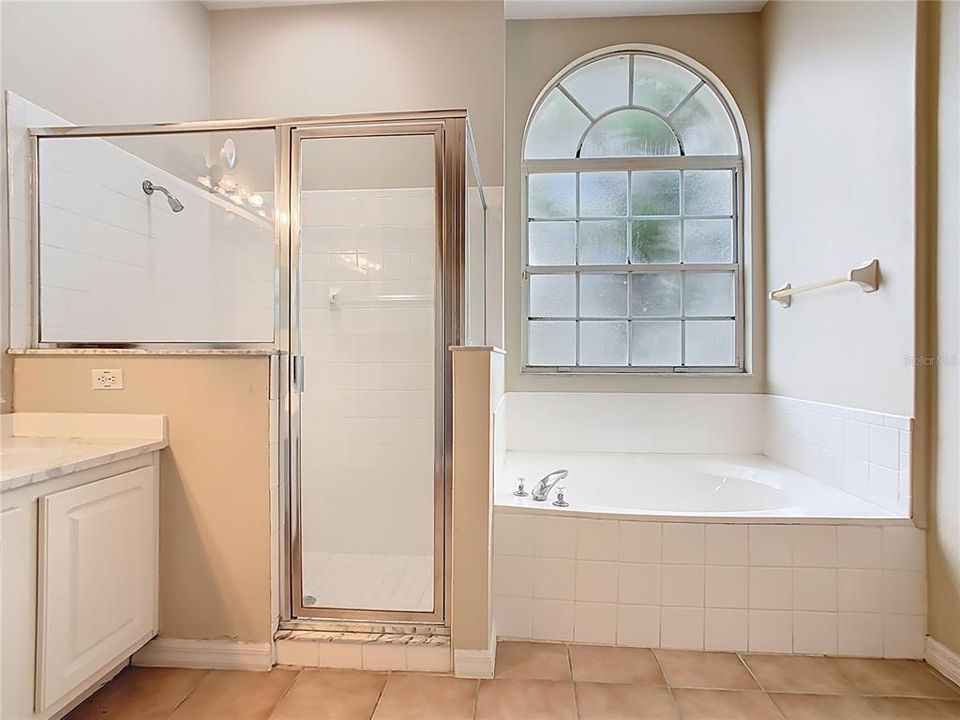 Active With Contract: $395,000 (5 beds, 4 baths, 2582 Square Feet)