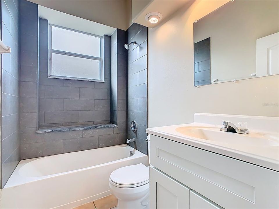 Active With Contract: $395,000 (5 beds, 4 baths, 2582 Square Feet)