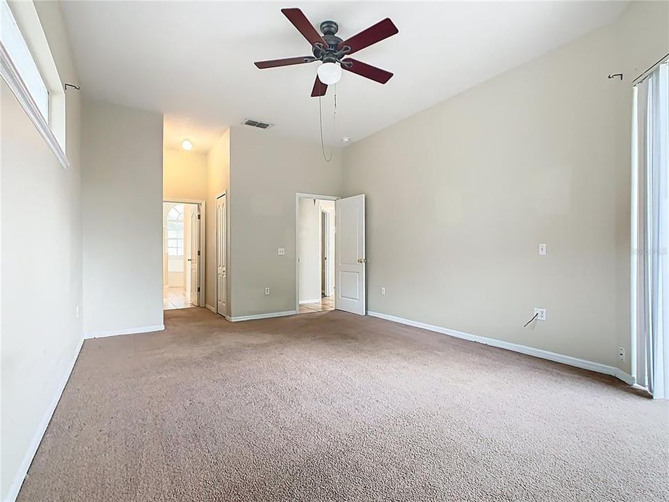 Active With Contract: $395,000 (5 beds, 4 baths, 2582 Square Feet)