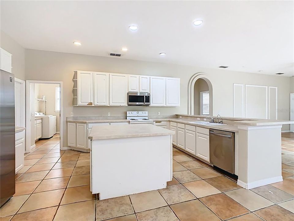 Active With Contract: $395,000 (5 beds, 4 baths, 2582 Square Feet)