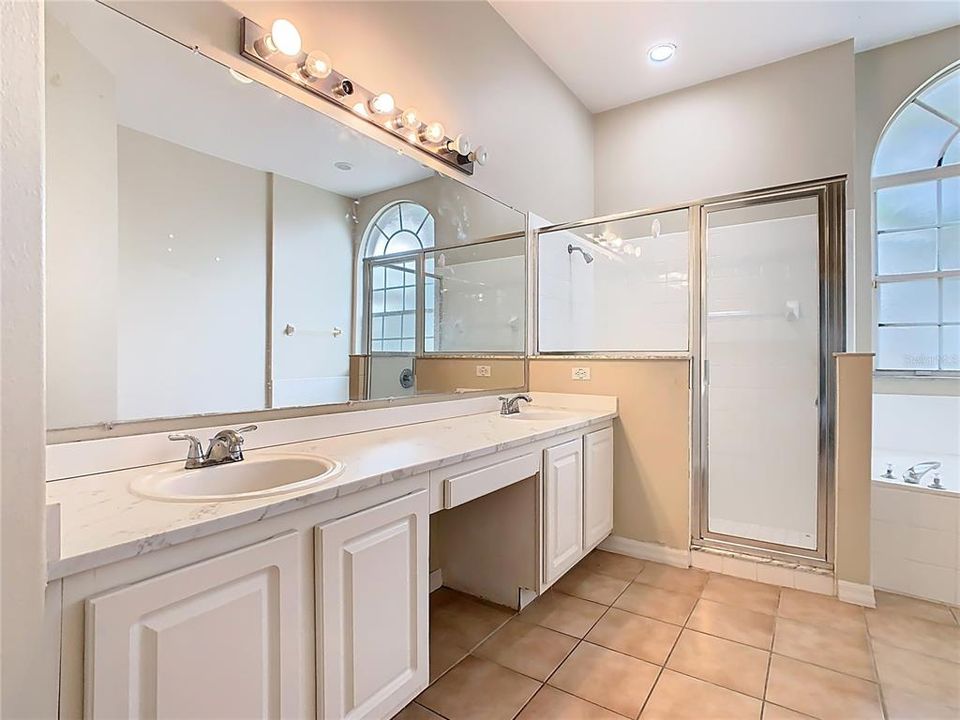 Active With Contract: $395,000 (5 beds, 4 baths, 2582 Square Feet)