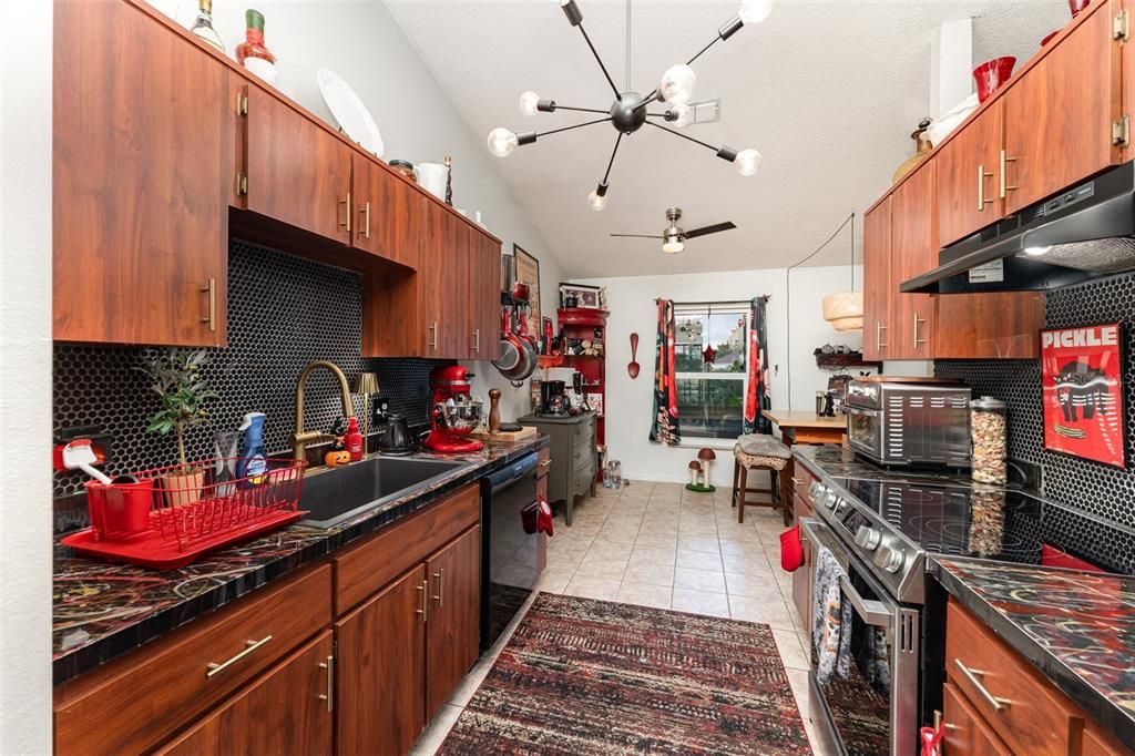 待售: $245,000 (3 贝兹, 2 浴室, 1277 平方英尺)