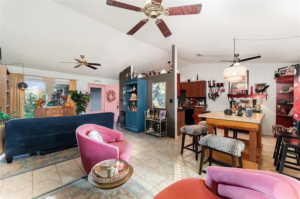 待售: $245,000 (3 贝兹, 2 浴室, 1277 平方英尺)