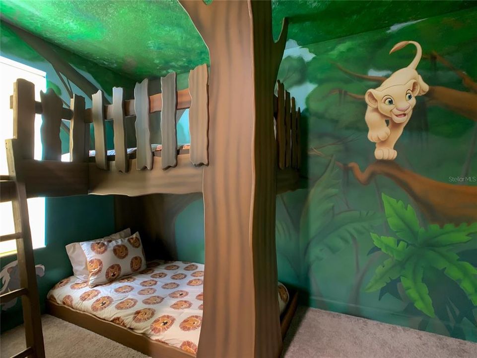 待售: $740,000 (9 贝兹, 5 浴室, 3909 平方英尺)