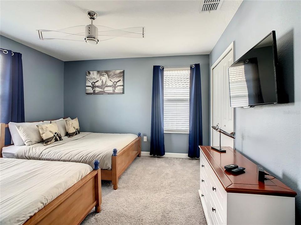 待售: $740,000 (9 贝兹, 5 浴室, 3909 平方英尺)