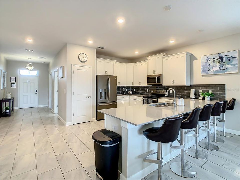 待售: $740,000 (9 贝兹, 5 浴室, 3909 平方英尺)