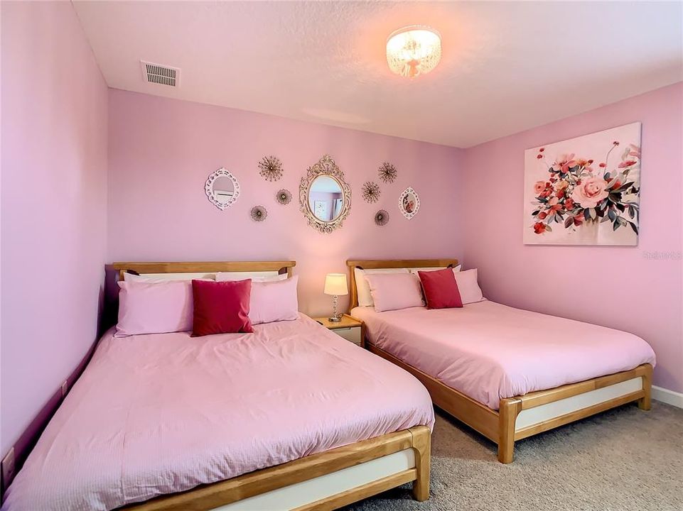 待售: $740,000 (9 贝兹, 5 浴室, 3909 平方英尺)