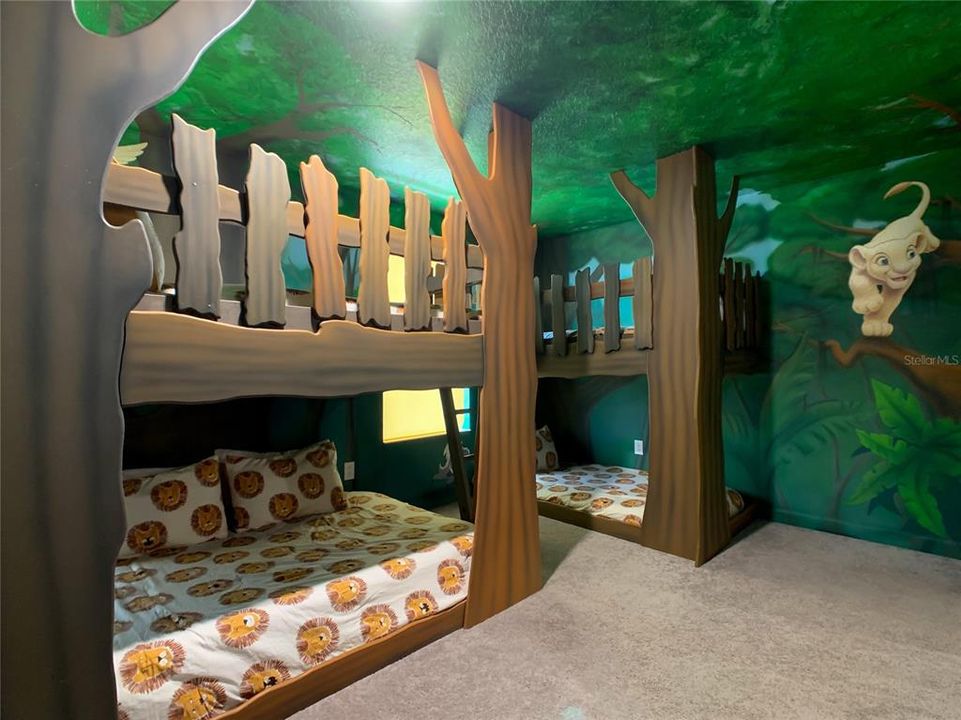 待售: $740,000 (9 贝兹, 5 浴室, 3909 平方英尺)