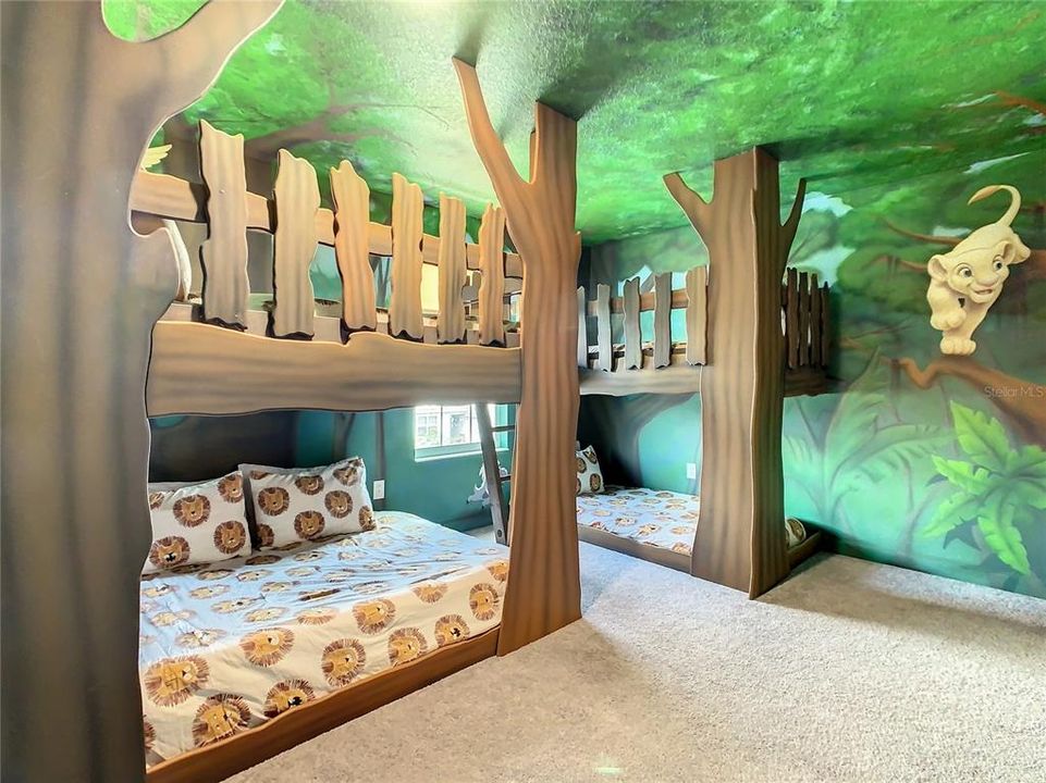 待售: $740,000 (9 贝兹, 5 浴室, 3909 平方英尺)