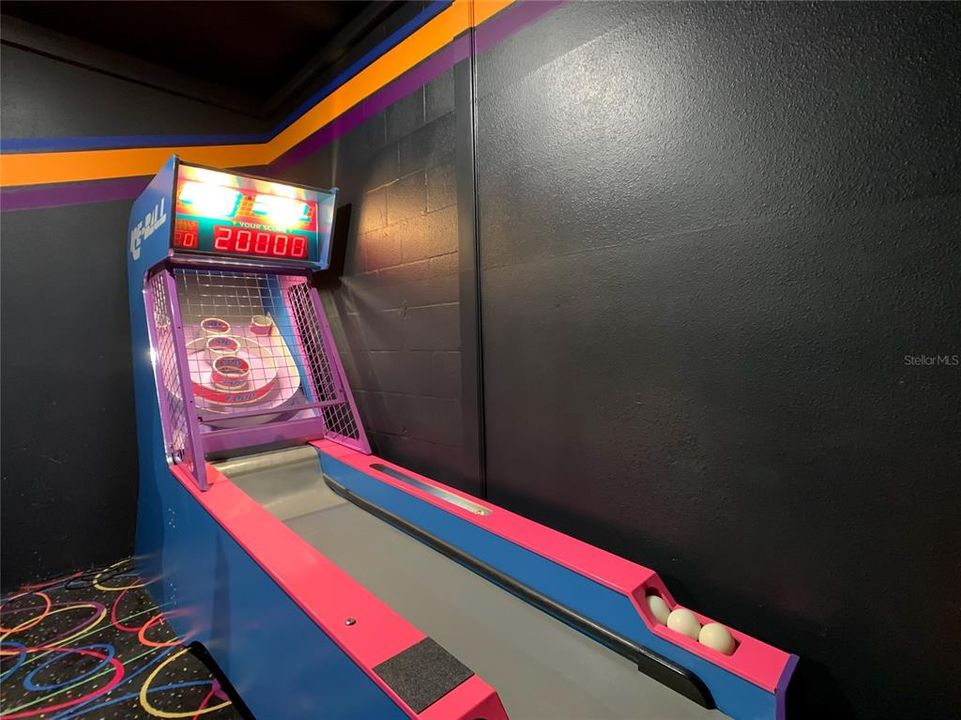 待售: $740,000 (9 贝兹, 5 浴室, 3909 平方英尺)