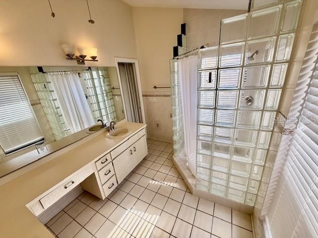 出租: $3,250 (4 贝兹, 2 浴室, 1864 平方英尺)