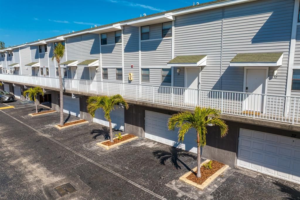 For Sale: $510,000 (2 beds, 2 baths, 1225 Square Feet)