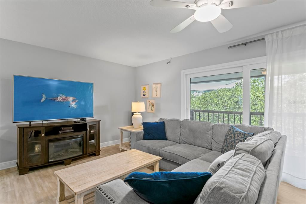 For Sale: $510,000 (2 beds, 2 baths, 1225 Square Feet)