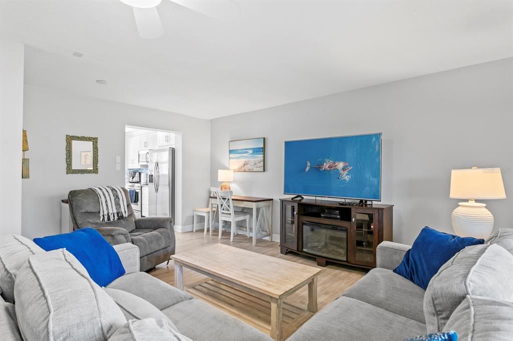 For Sale: $510,000 (2 beds, 2 baths, 1225 Square Feet)