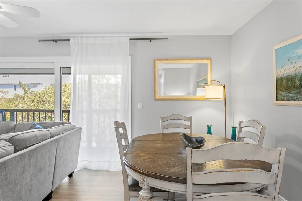 For Sale: $510,000 (2 beds, 2 baths, 1225 Square Feet)