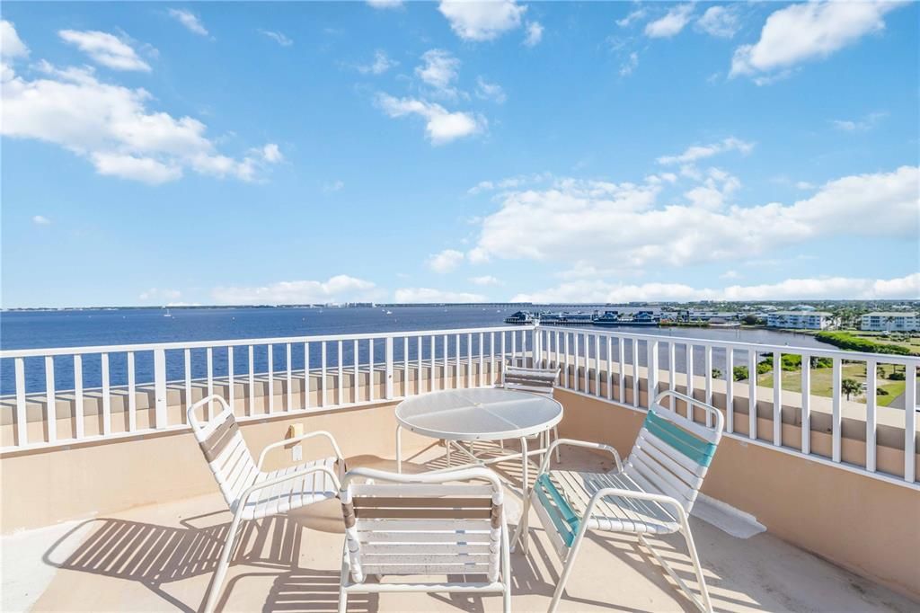 For Rent: $5,500 (4 beds, 2 baths, 1988 Square Feet)