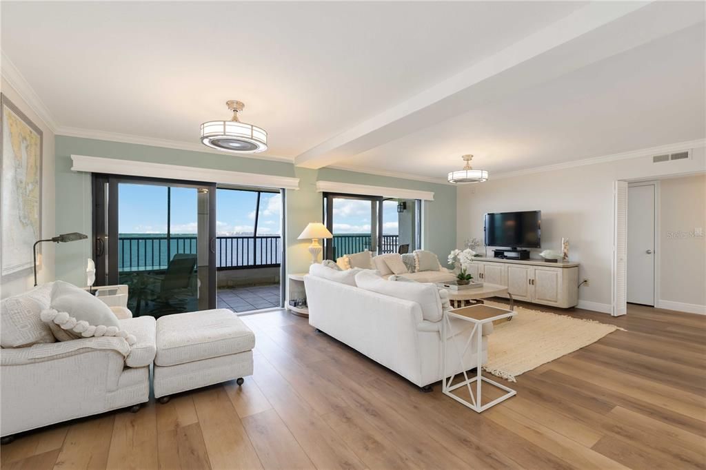 For Rent: $5,500 (4 beds, 2 baths, 1988 Square Feet)